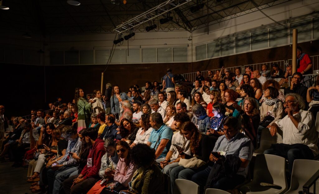 CONVOCATÓRIA ARTÍSTICA COM 945 PROPOSTAS DE ESPECTÁCULOS